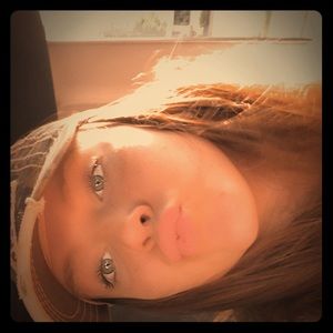 Meet your Posher, Abi